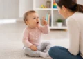kiedy dziecko mówi pierwsze zdania