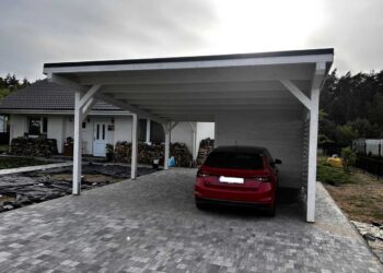 Wiata drewniana czy aluminiowa? Które rozwiązanie wybrać do swojego ogrodu?